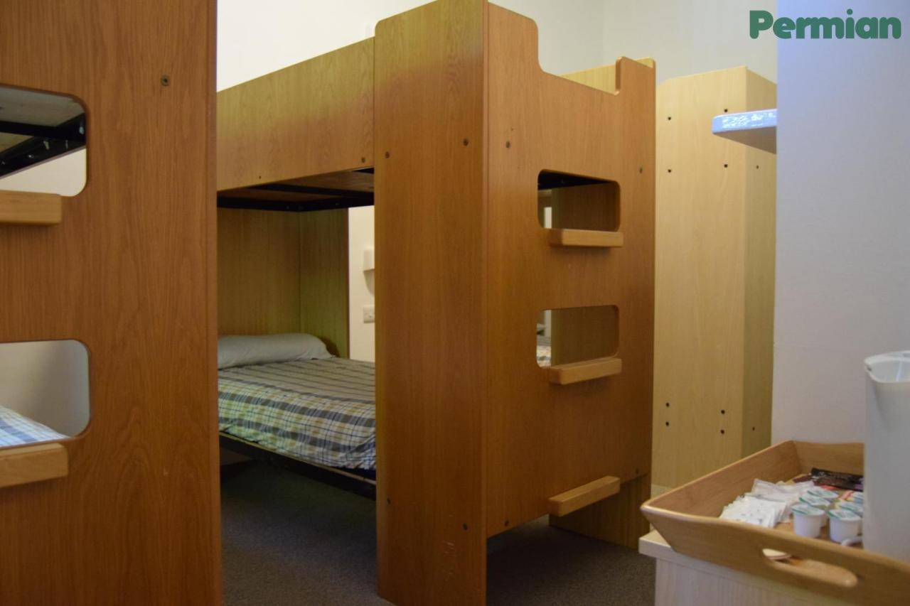 Fsc Juniper Hall Hostel Mickleham Bagian luar foto