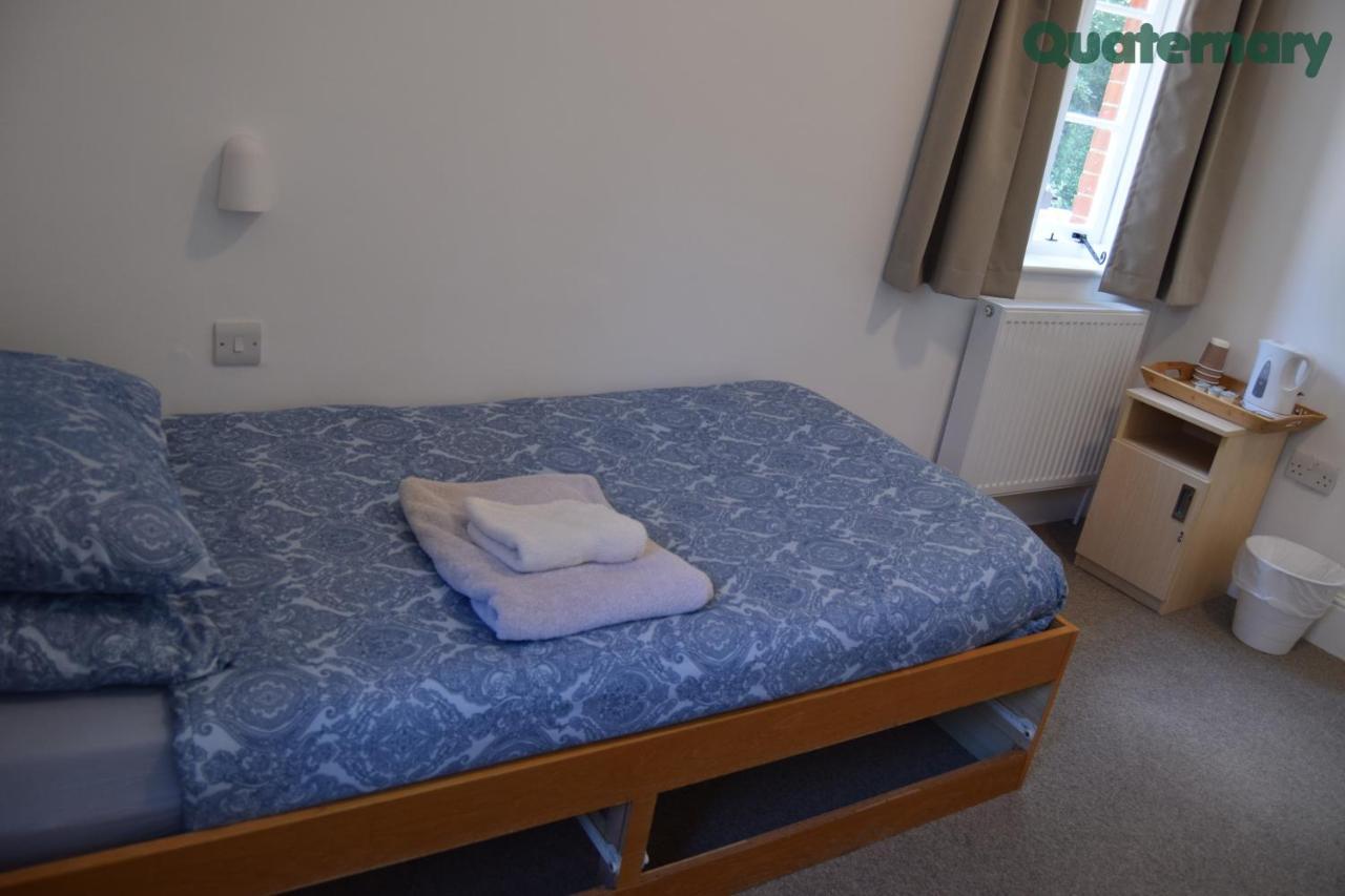 Fsc Juniper Hall Hostel Mickleham Bagian luar foto