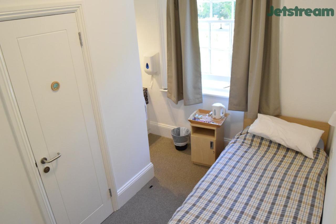 Fsc Juniper Hall Hostel Mickleham Bagian luar foto