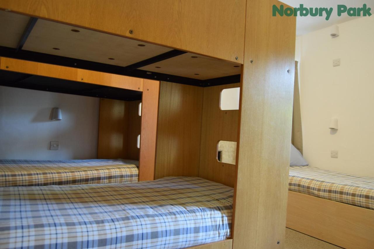 Fsc Juniper Hall Hostel Mickleham Bagian luar foto