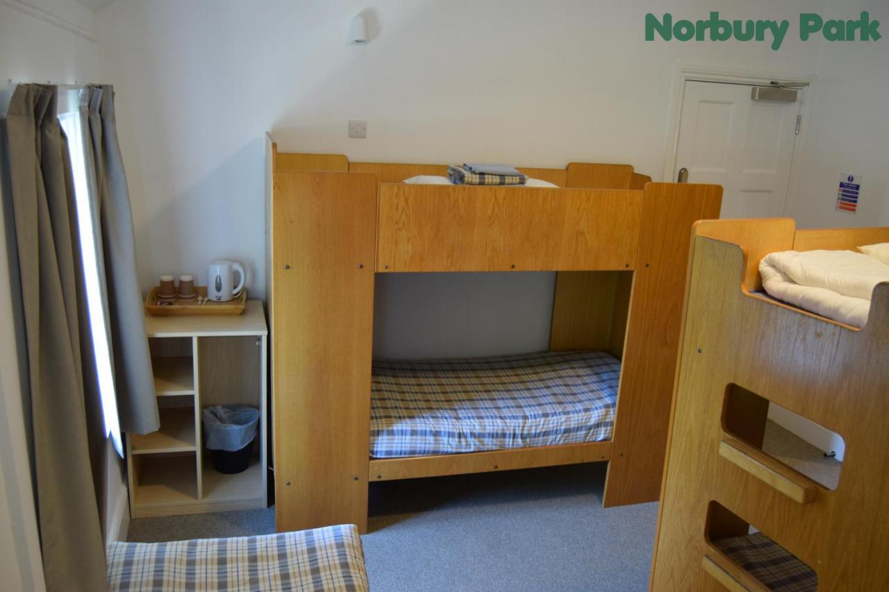 Fsc Juniper Hall Hostel Mickleham Bagian luar foto