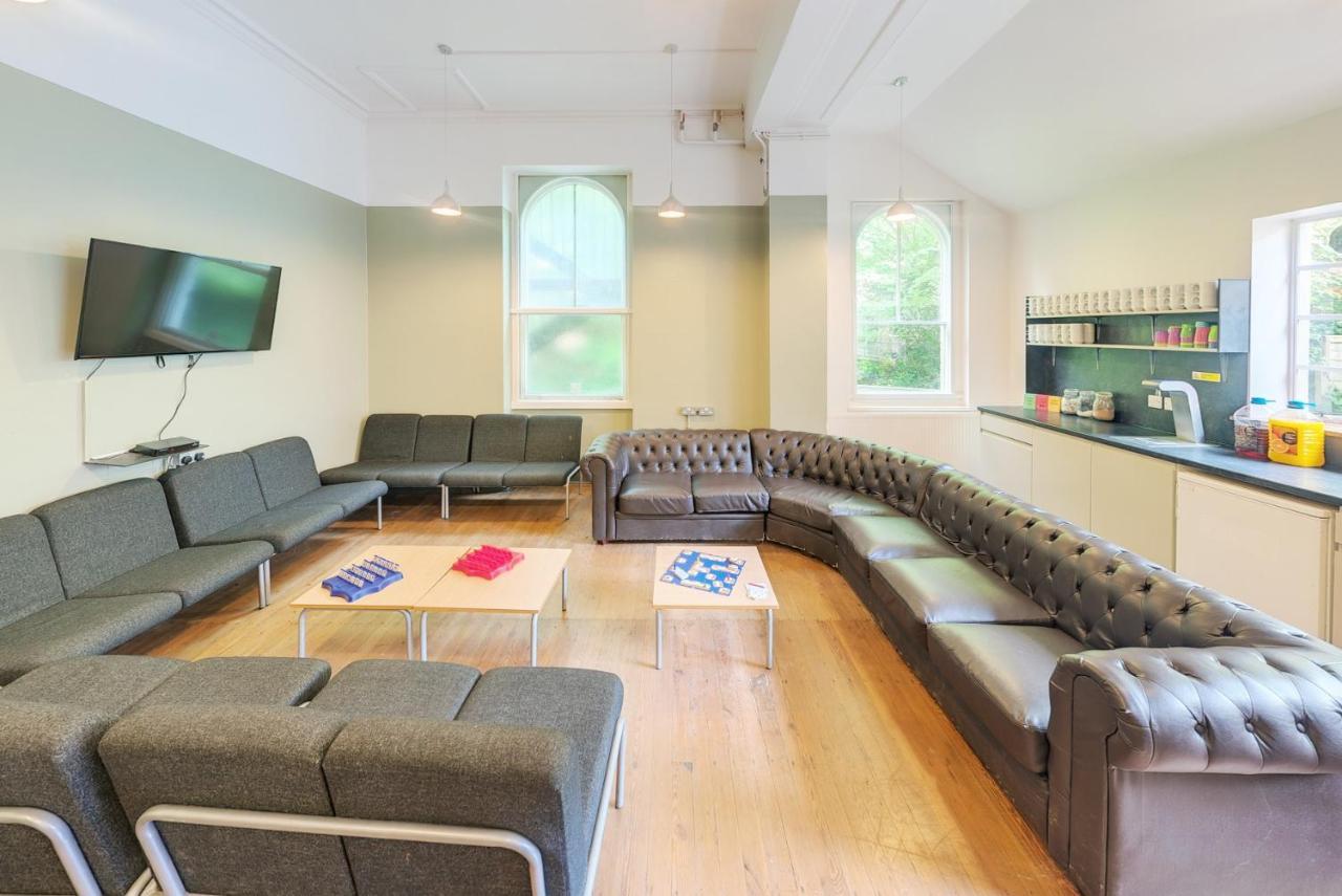 Fsc Juniper Hall Hostel Mickleham Bagian luar foto