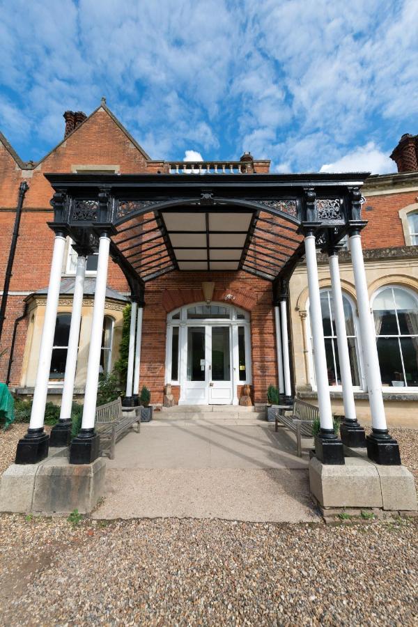 Fsc Juniper Hall Hostel Mickleham Bagian luar foto