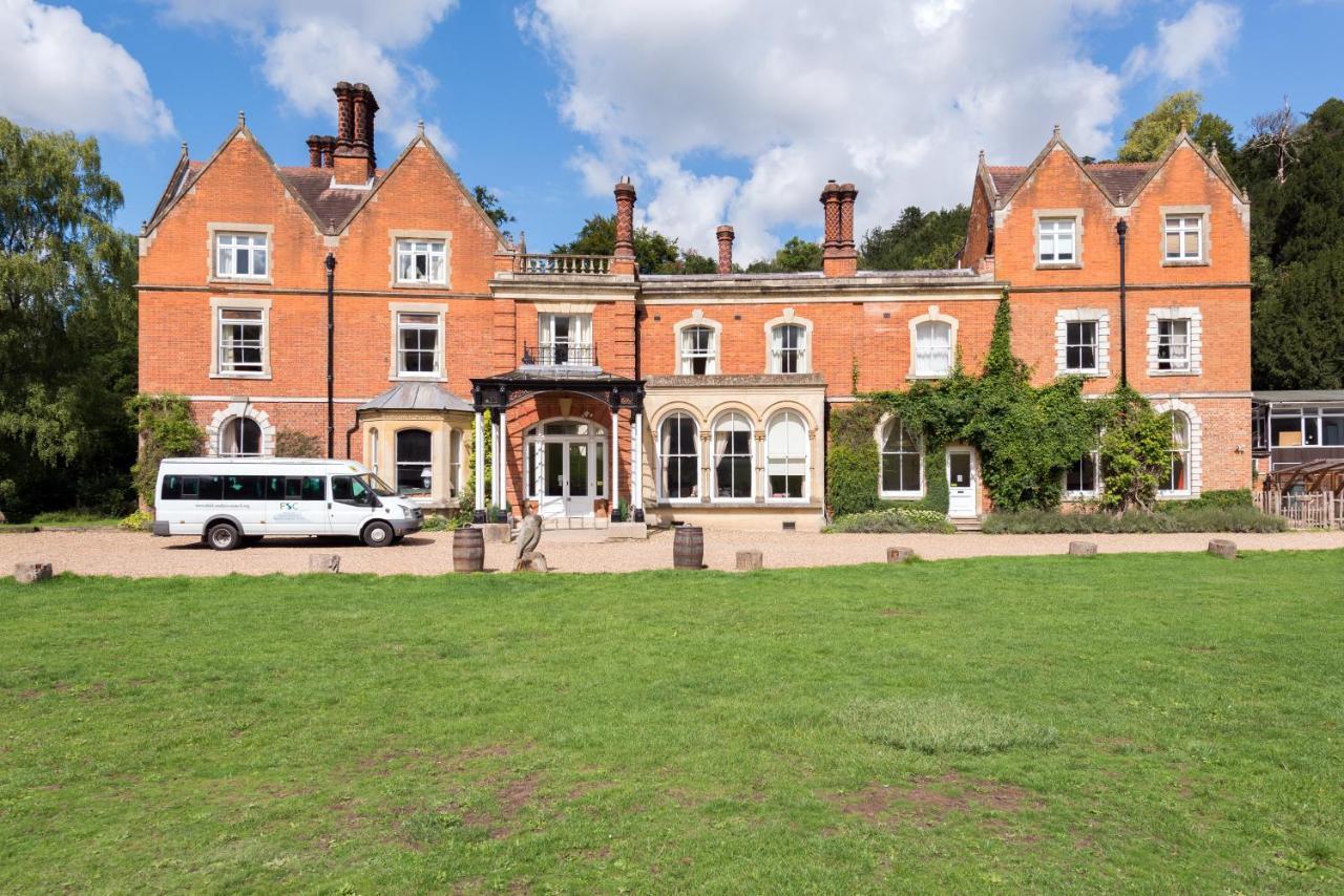 Fsc Juniper Hall Hostel Mickleham Bagian luar foto